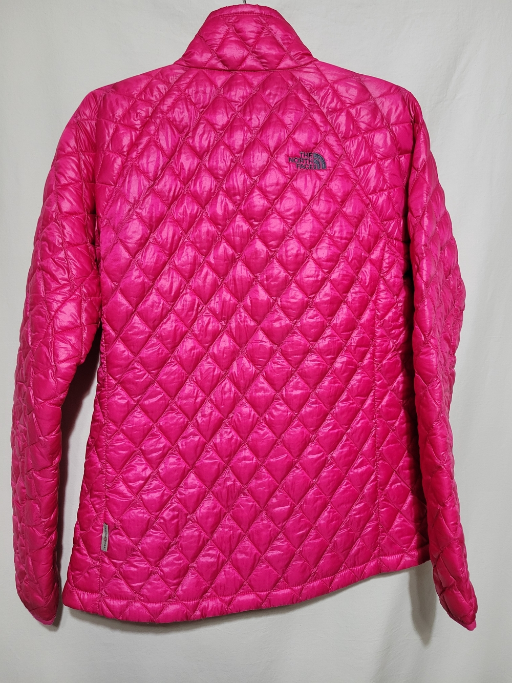 The North Face Women's Hot Pink Diamond-Quilt Puffer Jacket - Picture 4 of 8